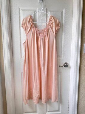 Vintage Lorraine Knee-Length Soft Rose Pink Nightgown with lace details